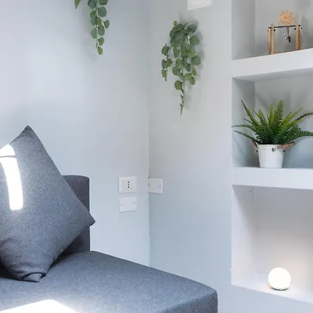 דירה Tiny House With Parking *