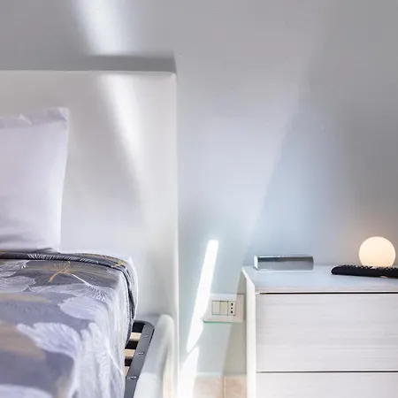 Tiny House With Parking מילאנו