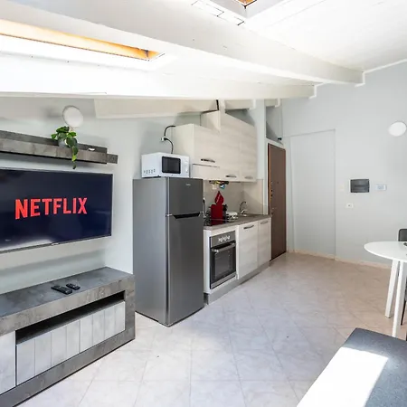 Tiny House With Parking דירה מילאנו