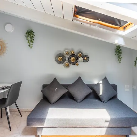 Tiny House With Parking דירה