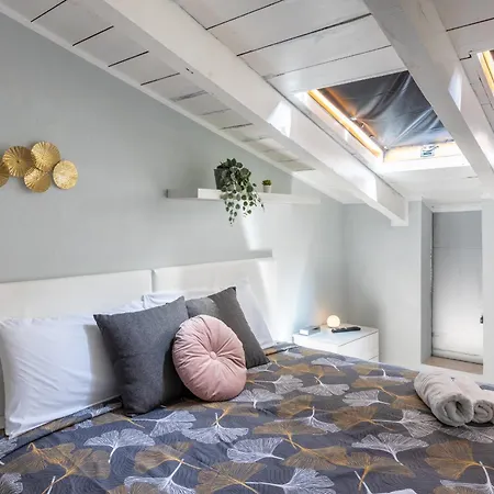 Tiny House With Parking דירה